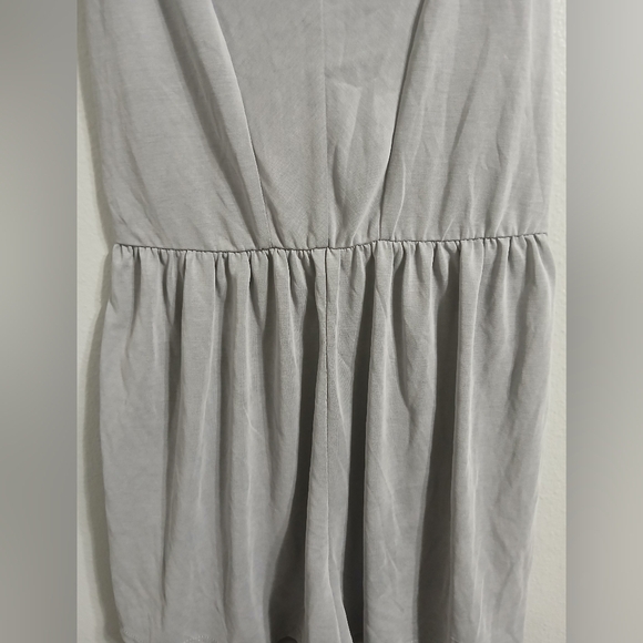 ⁸Gray Sleeveless V-Neck Dress - Picture 5 of 14